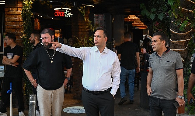 Başkan Eşki’den, Bornova’nın kalbinde sabah temizliği