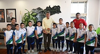 Başkan Kocaman, Şampiyon Güreşçilerle Buluştu