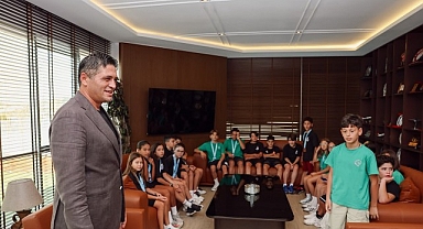 Başkan Serkan Acar, Başarılı Yüzücüleri Makamında Ağırladı
