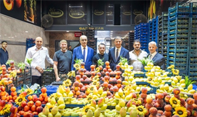 Başkan Tugay İzmir’in hal esnafıyla buluştu