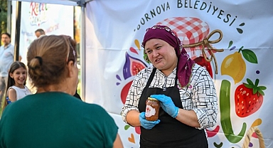Bornova’da doğal lezzetler halkla buluşuyor