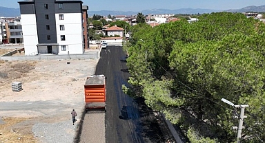Burhaniye’de 12 Ayrı Mahallede Yol Seferberliği