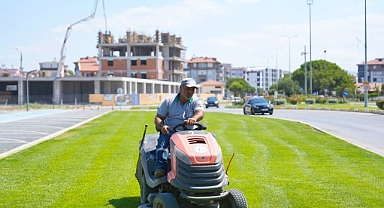 Burhaniye'de Park ve Yeşil Alanlarda Kapsamlı Bakım Çalışmaları Sürüyor