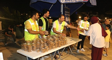 Büyükşehir Mevlit Kandil’inde 19 ilçede lokma ikram etti