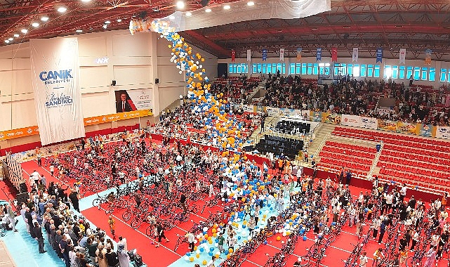 Canik'te Tüm Çocuklar Hediyelerine Kavuştu