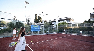 Çeşme’de spora yeni yatırım: 16 Eylül Kurtuluş Parkı’na padel kortu kazandırıldı