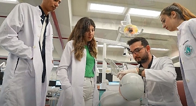 Diş hekimliği öğrencileri mesleği gerçek klinik ortamında öğreniyor! 