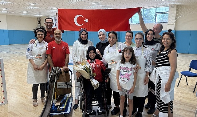 Dünya şampiyonu Havva Alyurt’a sürpriz kutlama