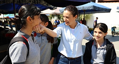 Efes Selçuk Belediyesi’nden Kırtasiye Kartı ile öğrenciye destek, yerel esnafa nefes