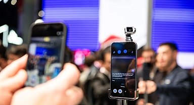 HONOR Robot Phone dünyaya tanıtılıyor