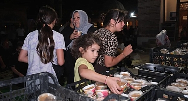 İnegöl Belediyesi’nin Helva Geleneği Mevlid Kandilinde De Devam Etti
