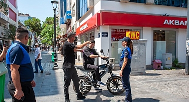 Karşıyaka Çarşısı’nda araç denetimleri sürüyor