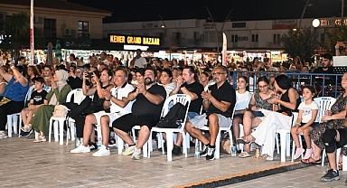 Kemer Belediyesi Cumhuriyet Orkestrası sahne aldı 