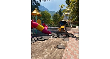 Kemer’de yeşil alanlarda bakım çalışmaları