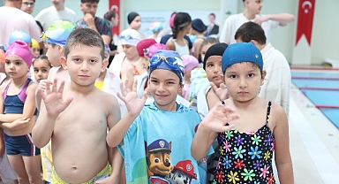 Osmangazi’de Geleceğin Yüzücüleri Sertifikalarını Aldı