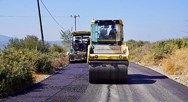 Seferihisar’da asfalt seferberliği Teos Caddesi’nde devam ediyor