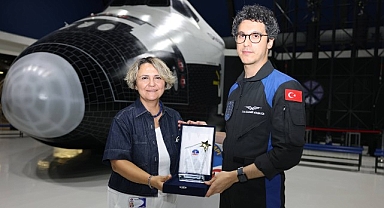 Türkiye'nin ikinci astronotu Tuva Cihangir Atasever, Uzay Kampı Türkiye'de gençlerle buluştu