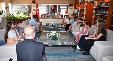 Ukraynalı çocuklar Kemer’de moral depoladı