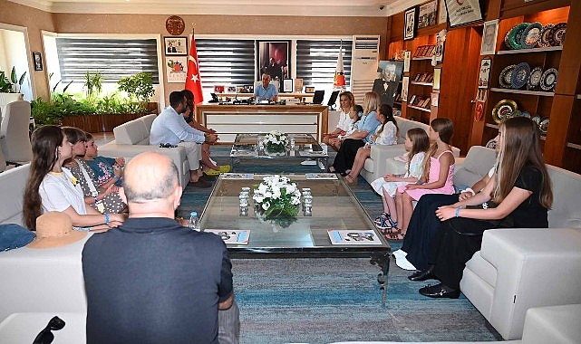 Ukraynalı çocuklar Kemer’de moral depoladı