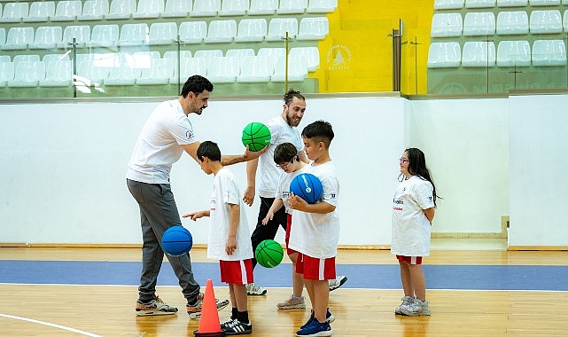 Anadolu Efes One Team kurumsal sosyal sorumluluk projesiyle EuroLeague One Team Ödülleri’nde finale kald