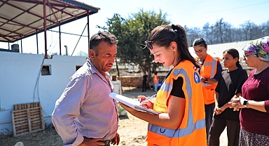 Antalya Büyükşehir Belediyesi yangınzedelerin yanında