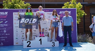 Ayvalık’ta yarı maratonun şampiyonları ödüllerini aldı