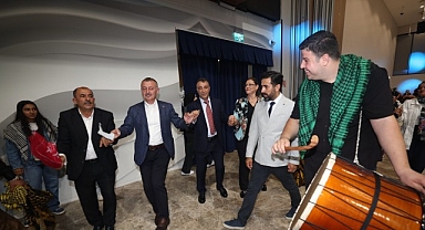Başkan Büyükakın, Vanlıların halayına katıldı: “Biz birlikte Türkiye’yiz”