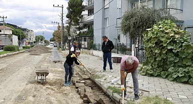 Burhaniye’de Fen İşleri Ekipleri Sahada Çalışmalarını Sürdürüyor