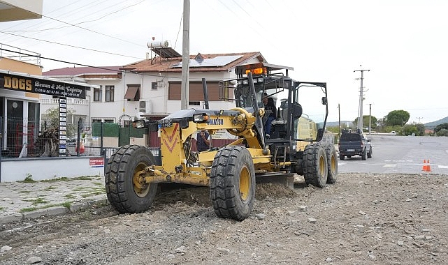 Burhaniye’de Fen İşleri Ekipleri Sahada Çalışmalarını Sürdürüyor