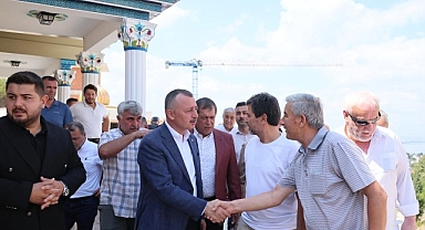 Büyükakın, Karamürsel’de hem gönüllere dokundu, hem de çalışmaları inceledi