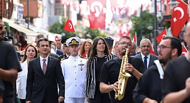 Çeşme kurtuluşunun 104. yılını gururla kutladı