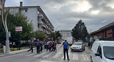 Ders zili çaldı, zabıta okul önlerinde tedbir aldı