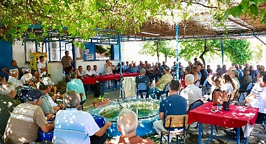 Didim Belediye Başkanı Hatice Gençay, zeytin üreticileriyle bir araya geldi