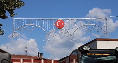Geyve Çarşısında Dekoratif Aydınlatma Çalışmaları Başladı