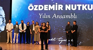 İzBBŞT, Özdemir Nutku Tiyatro Ödülleri’nden dört ödülle döndü