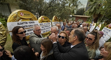 İzmir, eski başkanına veda etti