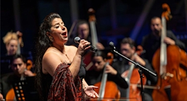 İzmir Oda Orkestrası yeni sezonu Zeytin Sahne’de açtı