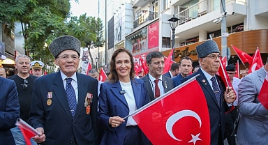 Karşıyaka’da gazilere saygı yürüyüşü