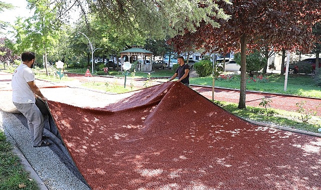 Keçiören’in Parklarında Yürüyüş Yolları Yenileniyor