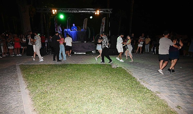 Kemer’de muhteşem Latin dans şovu