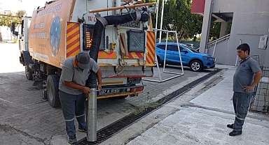 Kemer’de okul bahçelerinde yeni eğitim yılı öncesi temizlik çalışması