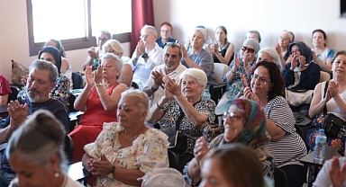 Konak’ta Dünya Barış Günü’nde gökyüzüne rengarenk balonlar salındı