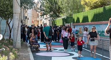 Konaklı öğrencilere ‘renkli yol’ sürprizi