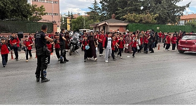 Konya Büyükşehir Zabıtası Okul Çıkışlarında Öğrencilerin Güvenliğini Sağlıyor