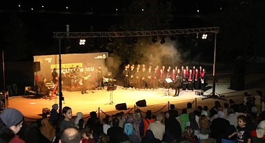 Kurtuluş Coşkusu Gençlik Korosu Konseriyle Yeniceköy’e Taşındı