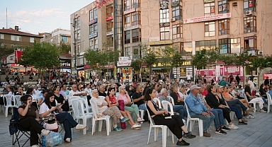 Maltepe’de yarı final coşkusu dev ekranda izlendi