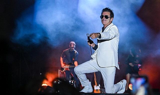 Teoman’dan 95. İzmir Enternasyonal Fuarı’nda müzik şöleni