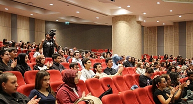 Üsküdar Üniversitesi’nde ilk ders bağımlılıkla mücadele oldu!