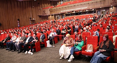 Afyoncu’dan Kocaeli Kitap Fuarı’nda tarih dersi; “Geçmiş, geleceği inşa etmek için okunmalı”