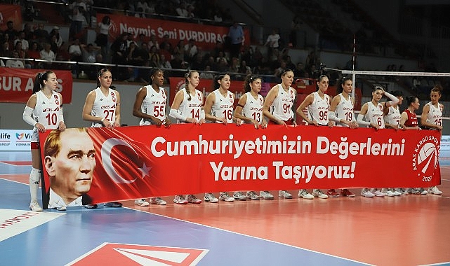 Aras Kargo Spor Kulübü, Sultanlar Ligi’nde Cumhuriyet Bayramı Coşkusunu Parkeye Taşıdı